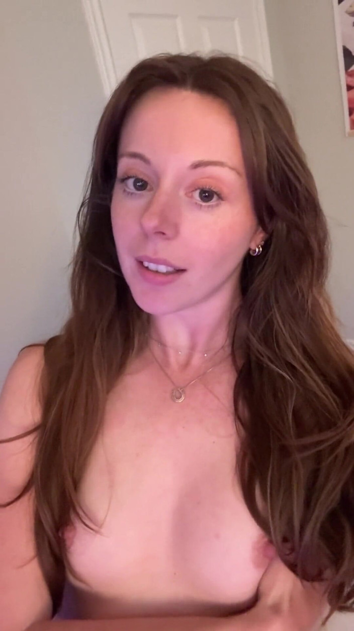 Nadia Foxx: Kiedy facetiming w pracy robi się parzy | JOI