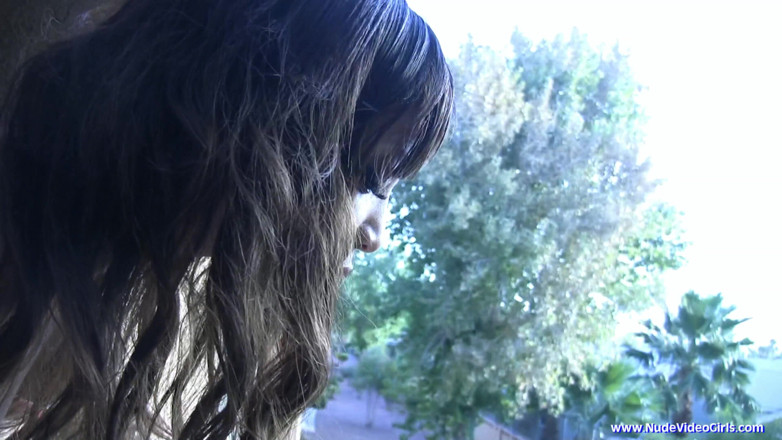 Spungy Gunk Films: Jazmine James quick smoke break