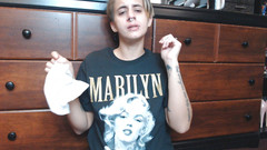 Abby Anna: Alerji sinüsü hapşırık ve sakso çekiyor