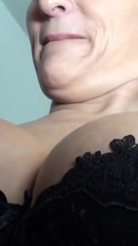 Máy bay bà già vú to tuyệt vời bị nện lỗ hậu và xuất tinh trên vú trong POV để sextape