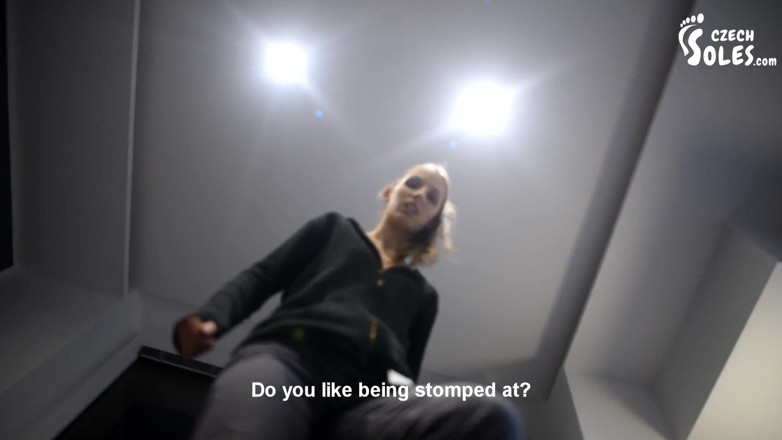 Czech Soles - foot fetish content: 거대한 젖탱이의 엘리즈카의 거대한 발