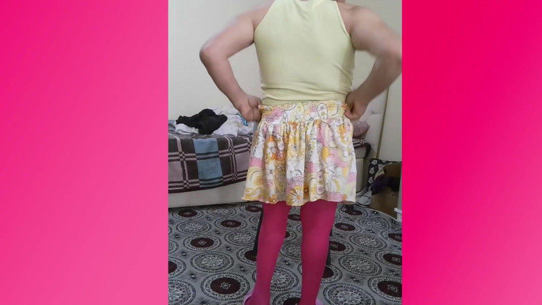Crossdresser Beyza: Beyza crossdresser nosí kraťasy a minisukni