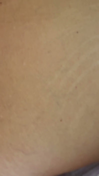 Ngentot tante seksi yang lagi sange di kursi hotel.