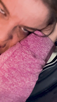 Çamaşır makinesine sıkışan üvey anne bunu sır olarak tutmak için her iki delikten alıyor