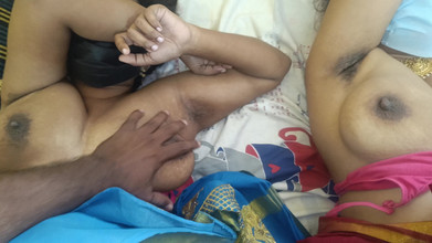 Inba: जोड़े लेस्बियन तीन लोगों की चुदाई