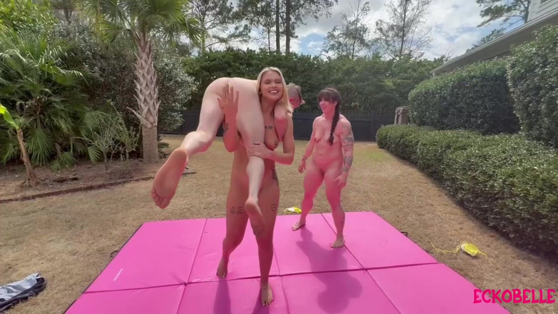 Ecko Belle: 举起男孩的女孩