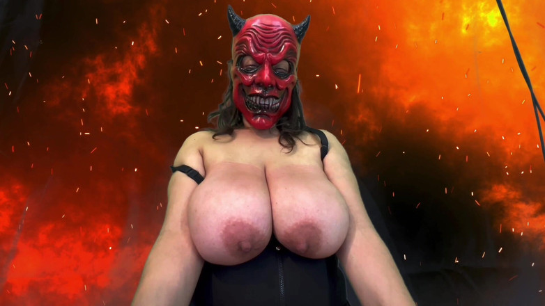 VeeVee Vixen: Țâțe biciuite înfricoșătoare Demon