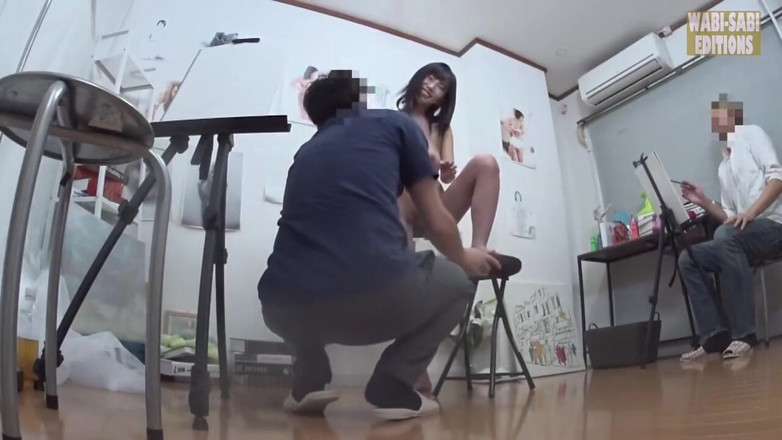 Wabi-Sabi Editions: विवाहित महिला अतिरिक्त नकदी के लिए नग्न कला मॉडल के रूप में पोज दे रही है - 1