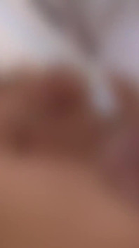 Sexy blonďatá milfka Anotnia Deona v sexy trojce s velkým bílým ptákem