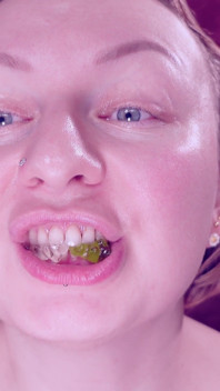 Mâncând fetiș cu mestecat: Giantess Vibes. Nici o sansa pentru Little Jelly Teddybears! Arya Grander
