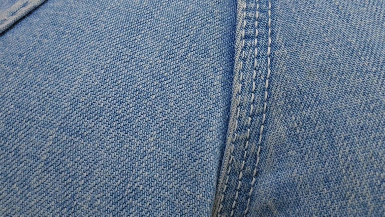 dafnedenoch: Mă pârț pe blugii mei Lee Jump