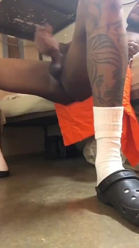 Sert büyük yarağımı okşuyor inliyor sert boşalıyorum