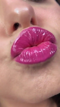 Weak for My Plump Lips - Seductive Lipstick Goddess Sydney Screams Drives Your Lipstick Gooning Even Further as You Become More