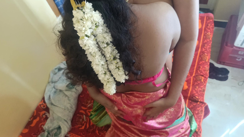 Pushpa studio: Desi sexy lesbičky