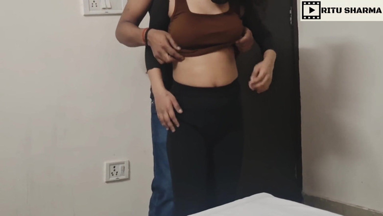 Ritu Sharma: Indische muslimische stiefschwester sana wird von jungem amateur-stiefbruder im doggystyle...