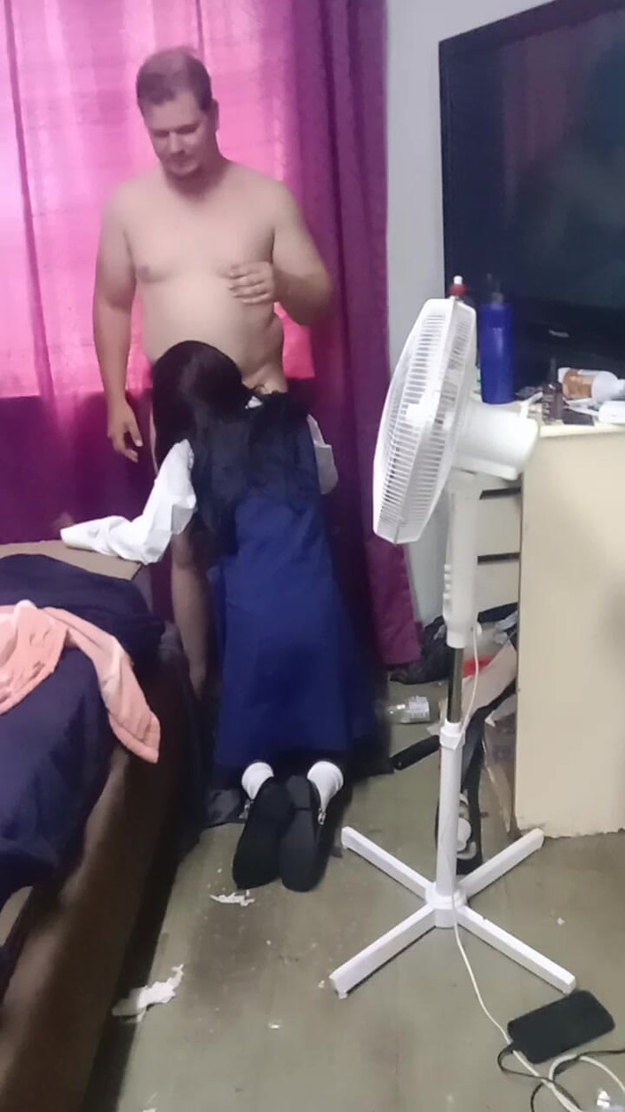 hothouse18xxx: 18-jährige schlampe auf den knien &amp;fickte doggystyle wie eine schlampe