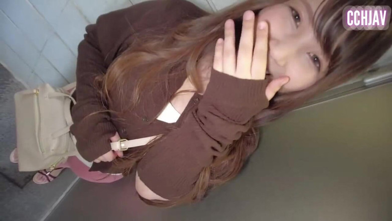 Chubby Curvy Hentai JAV: Awek bengkung yang cantik dilukis dalam warna bersiar-siar dengan berani...