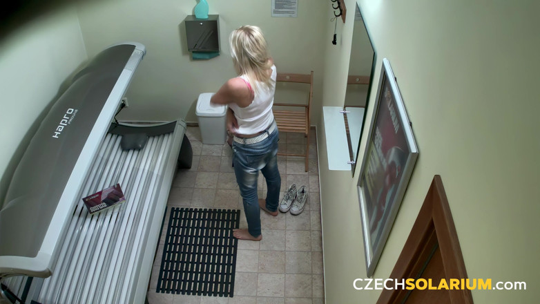 Czech Solarium: Tjeckiska Solarium 316: Busty MILF's Solarium Show