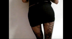 Femdom Austria: काले चड्डी में सेक्सी कूल्हे चिढ़ाते हुए