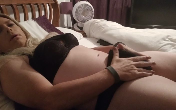 NikkiGee: Rilassarsi dopo il lavoro