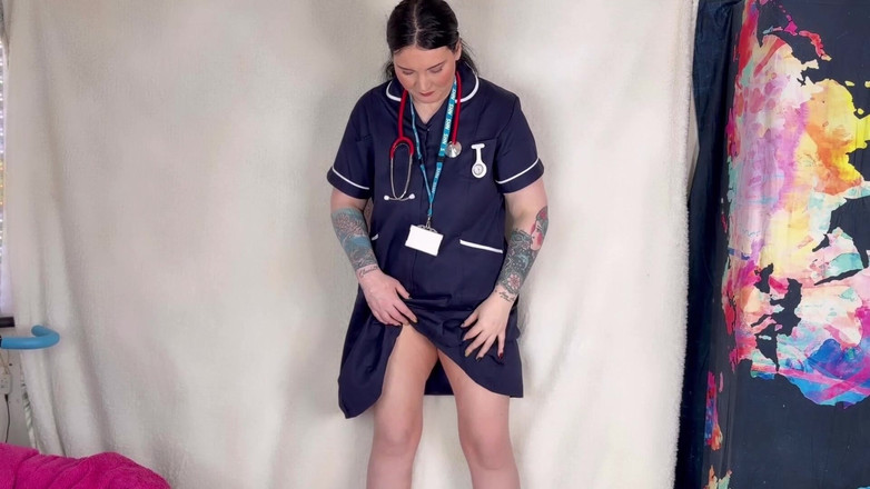 MissFFW: Asistenta Ffw se îneacă după o țigară și un pișat