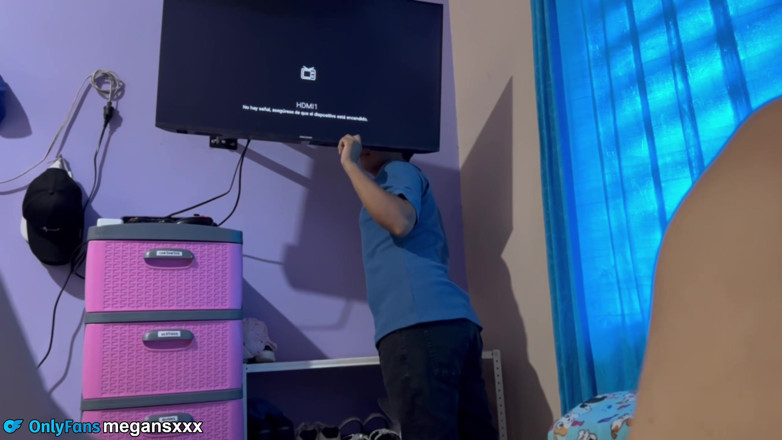 MadJoule XXX: Vecino Me Ayudo a Arreglar La Tele Y Me Dio...