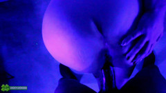 Lucky luck xxx: Šťastná dívka Kween Bunny B - hardcore šukání BBC v neonových světlech