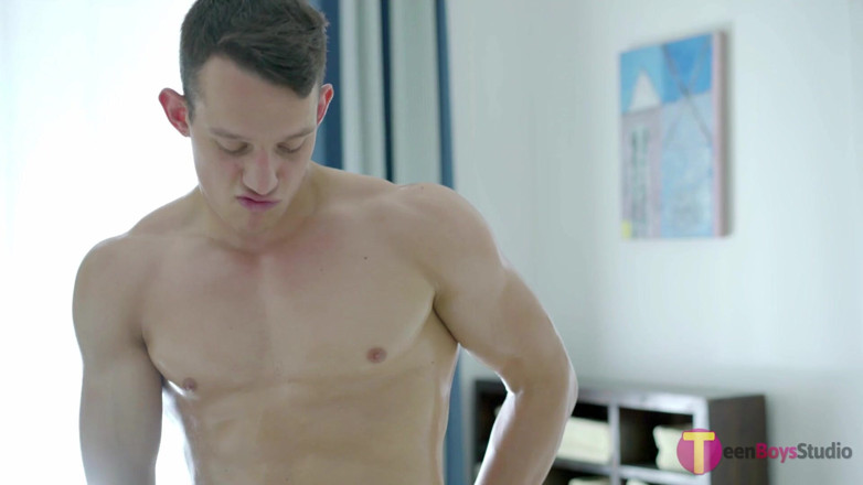 Doggy boys: Oiled up boy jack off with muscle twink Sasha Bosman