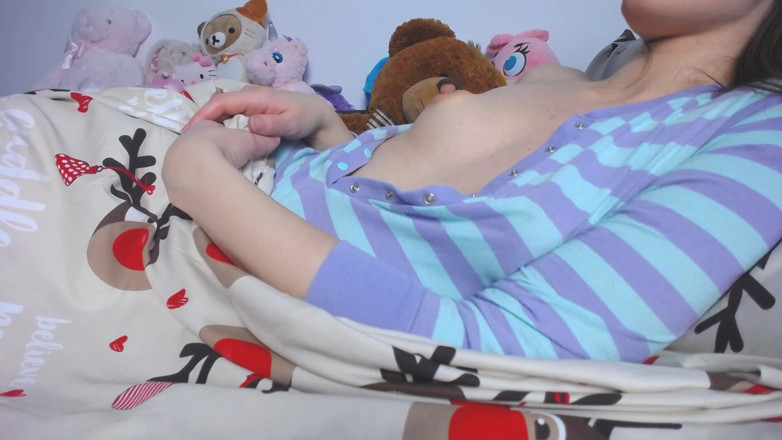 Emily Bee: Humping a stříkání X8 před oknem