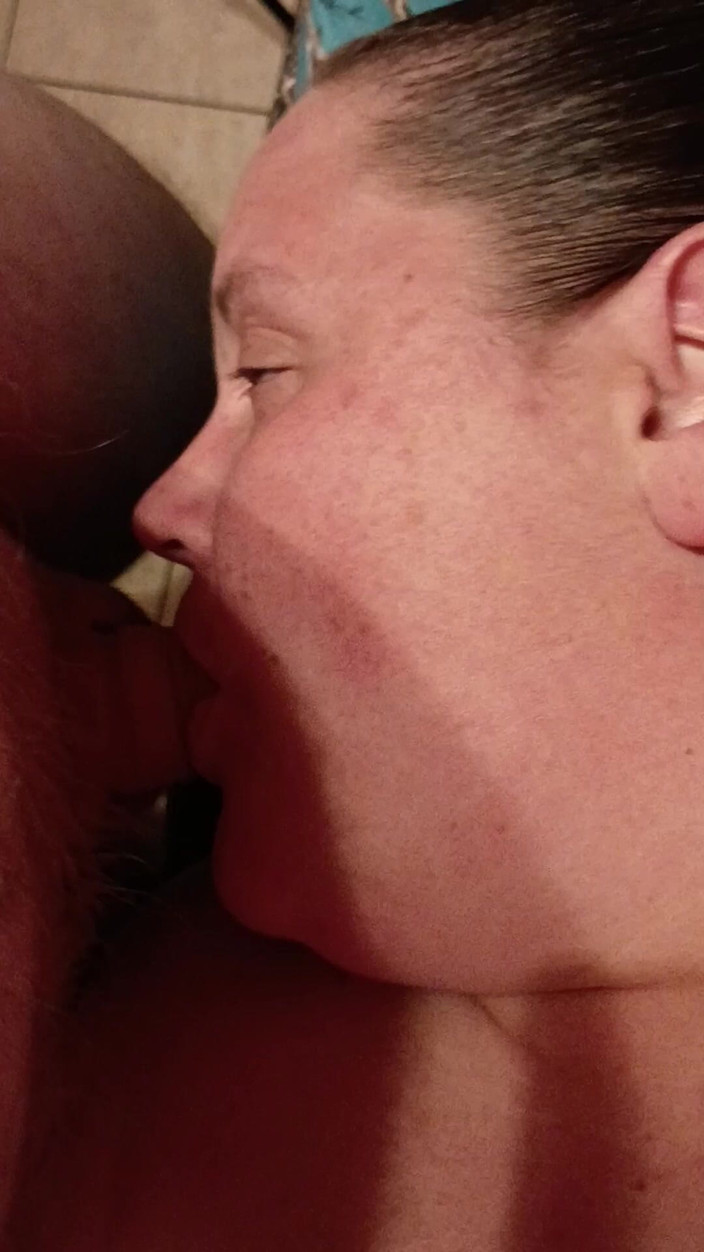 yaller62: Kocamın yarağını emerken gülümü kullanarak iniyorum