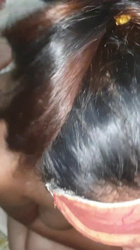 Bini muda yang submisif buatan sendiri dengan rambut deepthroated