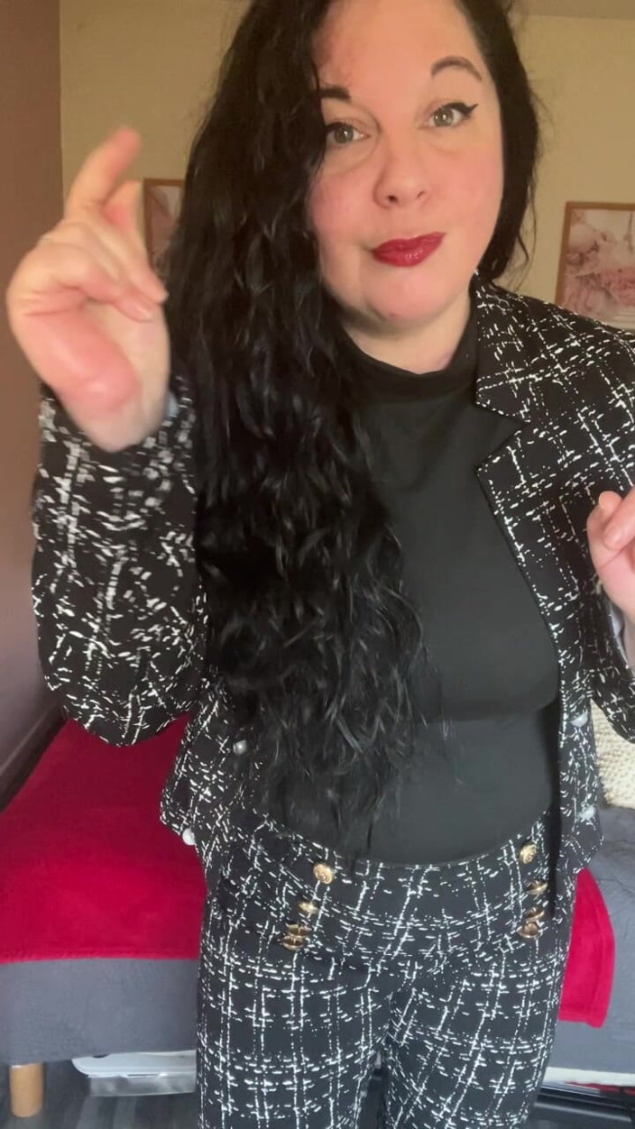 Maitresse Clara: Hepinizi Zarafetle Utandırıyorum