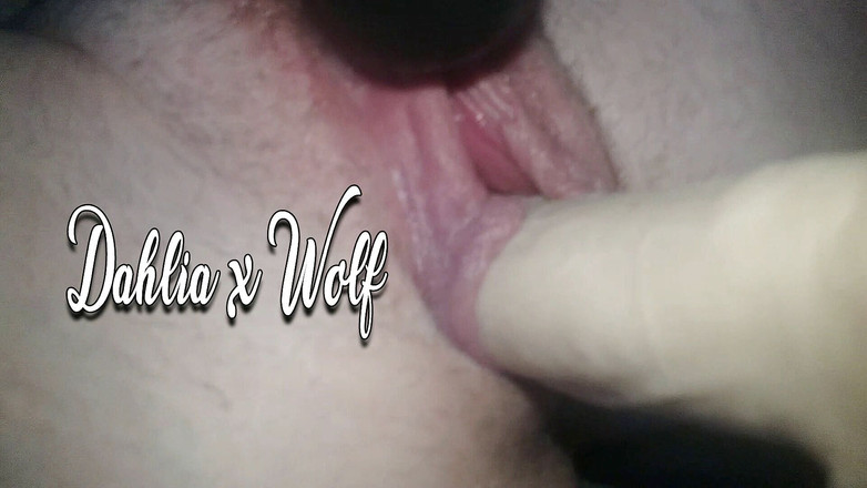 Dahlia Wolf: Grande alongamento da buceta com clitóris