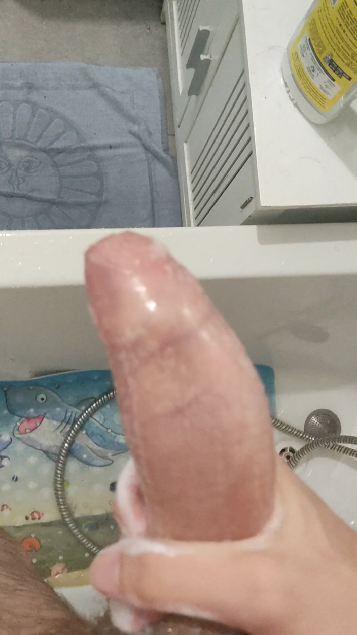 TwinkBigass: Onanera en stor tjock kuk i duschen