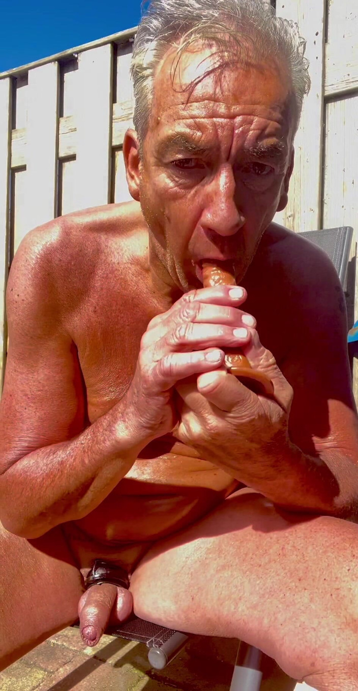Benb Studio: Giocare con il dildo