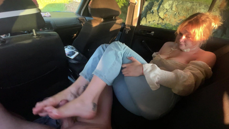 HotPrincessUA: Outdoors blowjob &amp; Footjob: Betrügen mit BFF