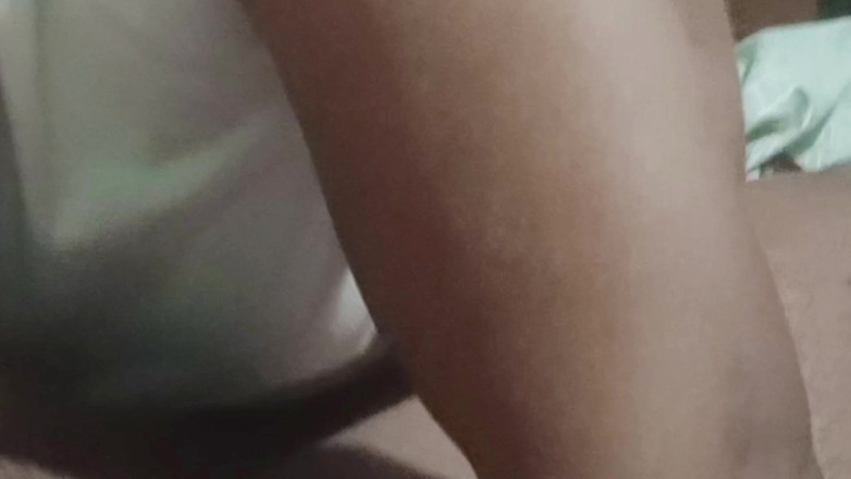 BigassMILF40: 자지를 빠는 경험이 부족하지만 후장을 따먹는 데 능숙하다