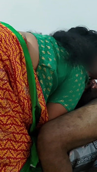 sauteli mammi dogi stail seks karti hai aur mere viry ko andar daalti hai