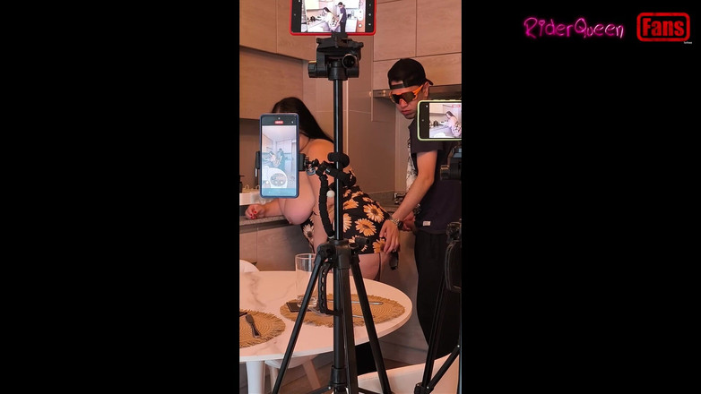 Riderqueen: Hayranlar için video - üvey oğul üvey annesini mutfakta ziyaret etti