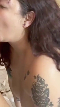 Fată norocoasă Nikky Yums - sex intens cu legare cu o mamă sexy cu țâțe mari