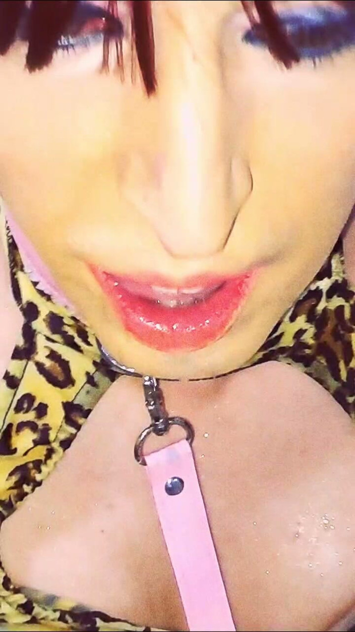Tammy sissy slave: Golden Shower for Crossdresser