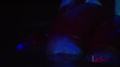 La sex: 两个穿着蓝色衣的热辣女同性恋性爱场景