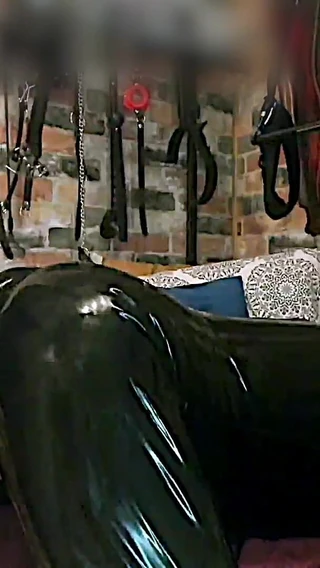 Slave Gigi: Large Strap-on Gapes Gigi in Latex Catsuit