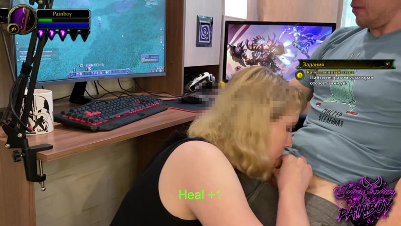 AnnyCandyPainboy: Menina chupou pau enquanto joga World of Warcraft