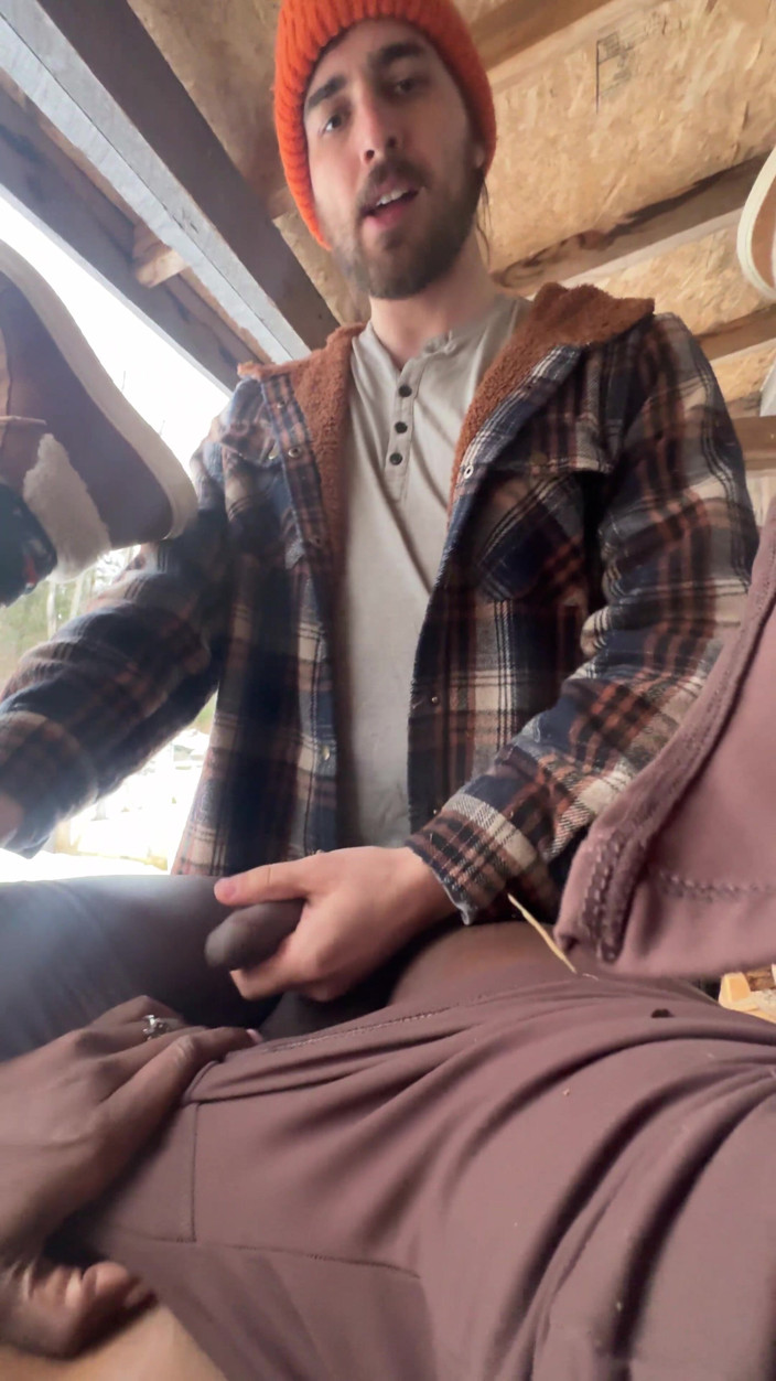 Vanniall: Blowjobs in the Backyard! Big Dick Trans Girl Vanniall Seduces...