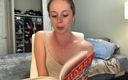 Nadia Foxx: Hysterisch lesen harry potter, während sie auf einem vibrator sitzt!