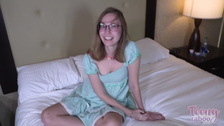 Teenytaboo: Няне Claire заполняют юную киску