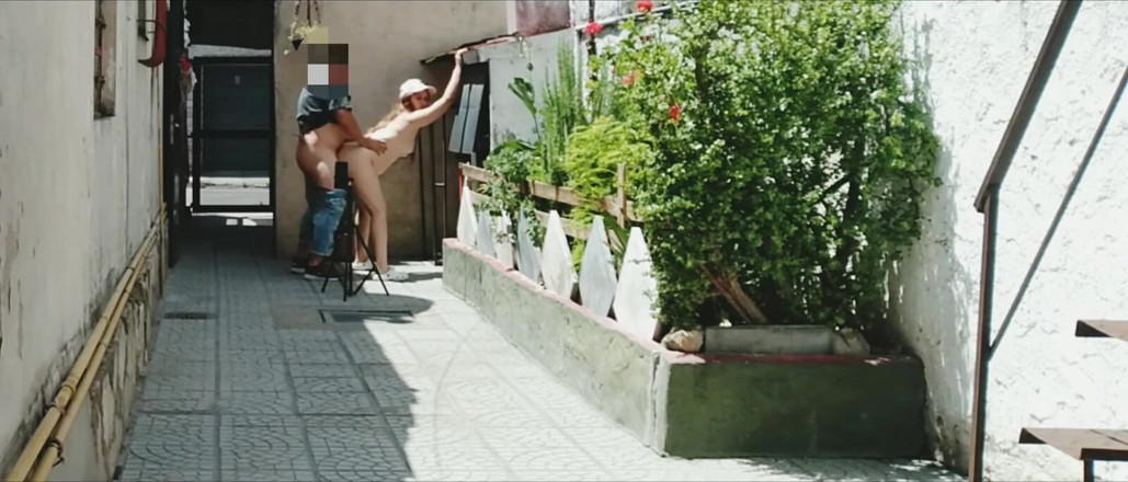 Activecouplearg: Nacktes mädchen hat sex mit einem fremden im freien in...
