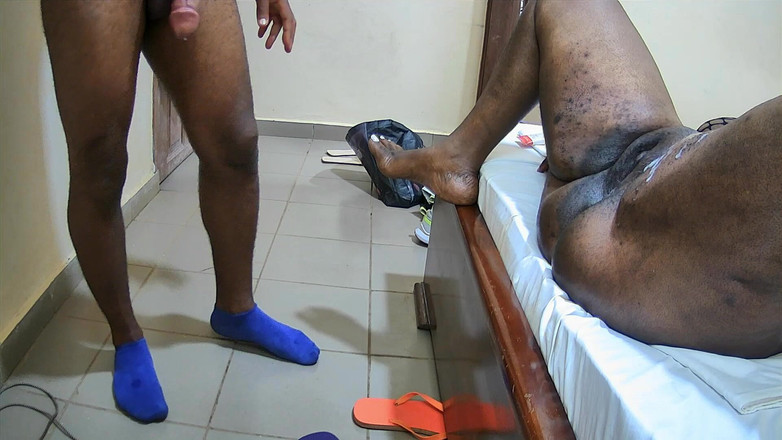 YELENA MORGANE: Иди, засунь свой член в мою большую киску, мне он нужен.