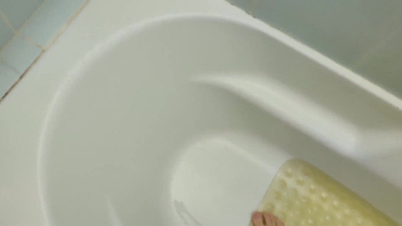 Miss Squirting: Žádost nevlastní matky, aby mi vystříkala nohy, končí to výstřikem...